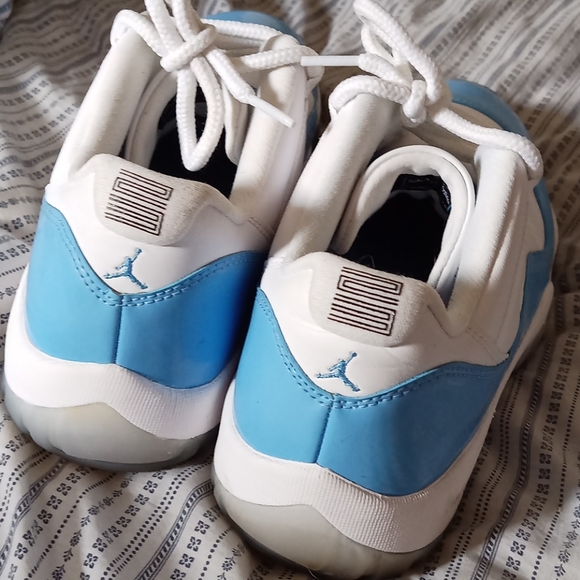 Jordan 11 lows in carolina blue - Picture 5 of 12